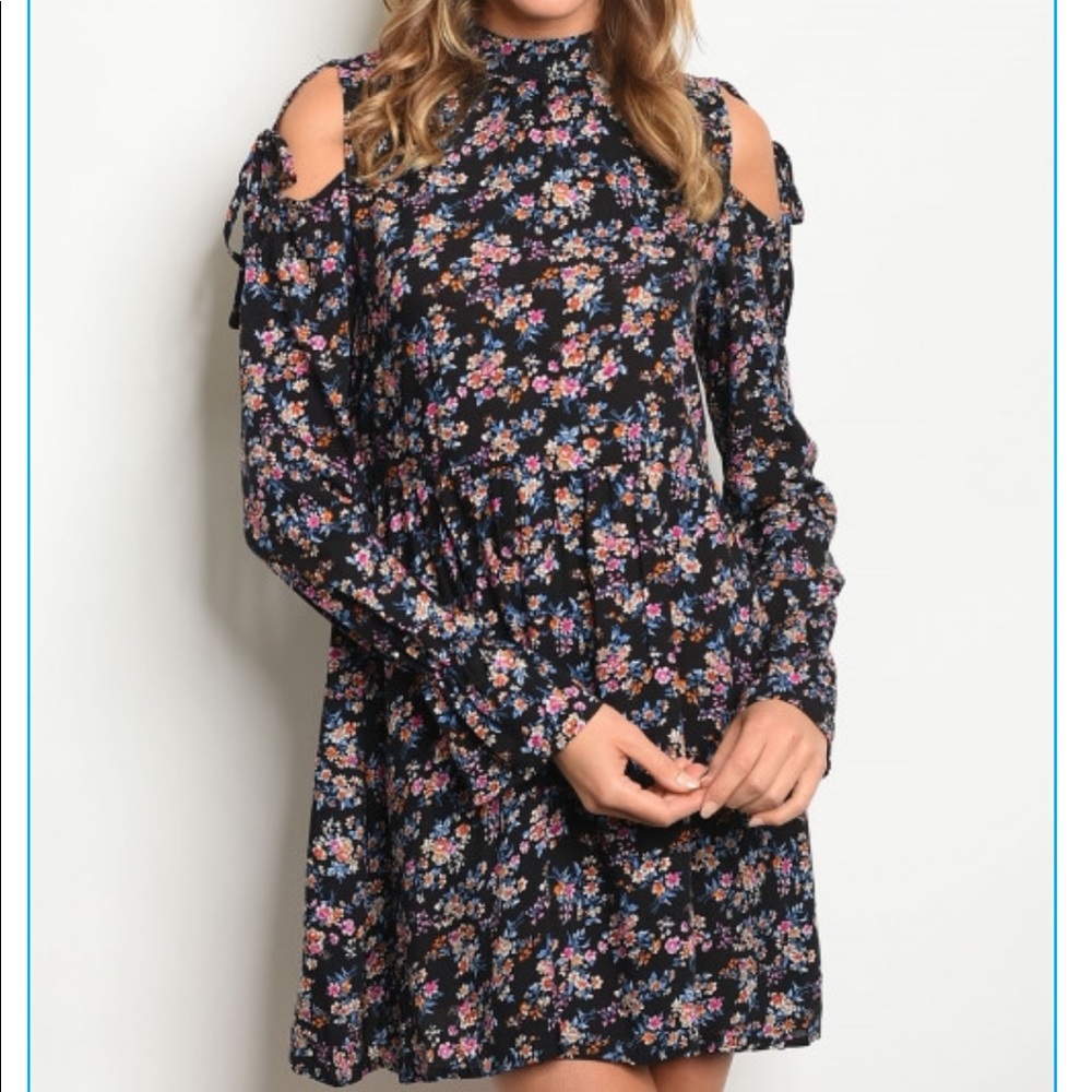 Key hole floral dress